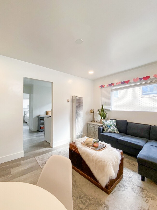 Building Photo - 775 E 820 N