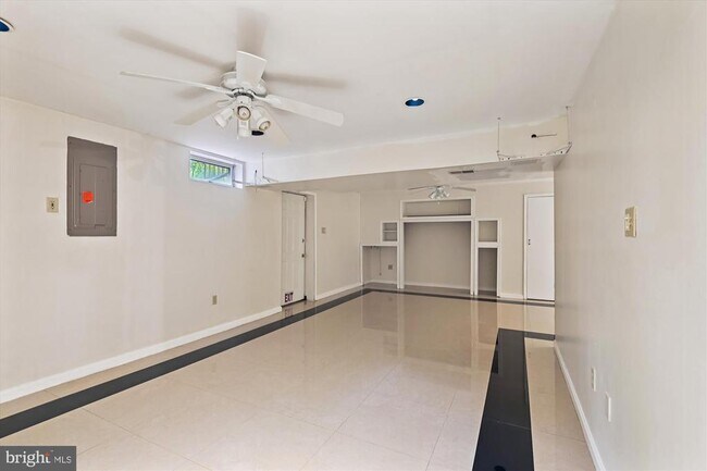 Building Photo - 2111 Crossgate Dr