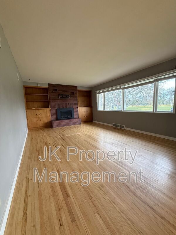 Building Photo - 1726 Alder Dr