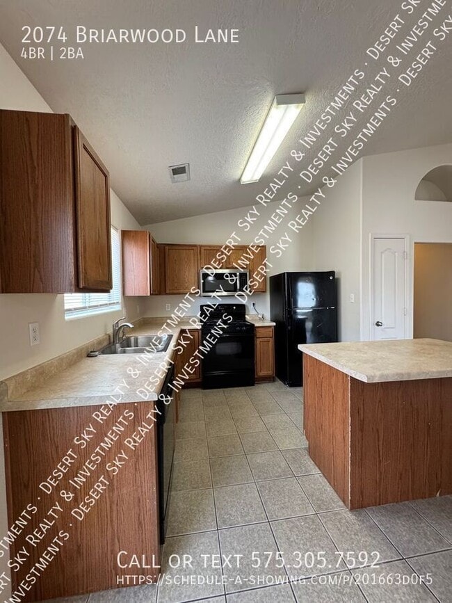 Building Photo - 2074 Briarwood Ln