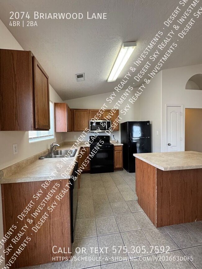 Building Photo - 2074 N Briarwood Ln