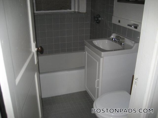 Building Photo - 143 Park Dr