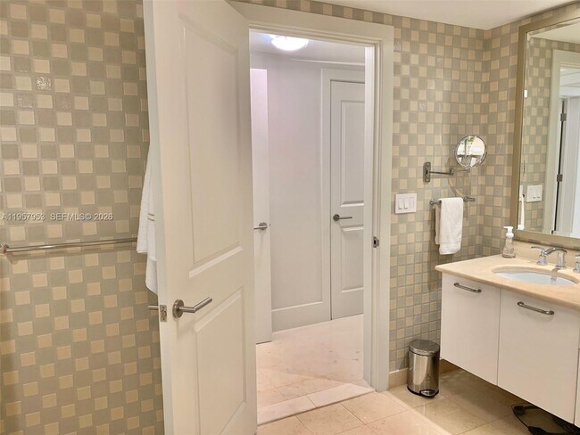 Building Photo - 3101 S Ocean Dr