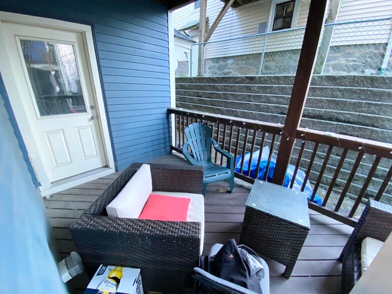 Building Photo - 178 Hillside St