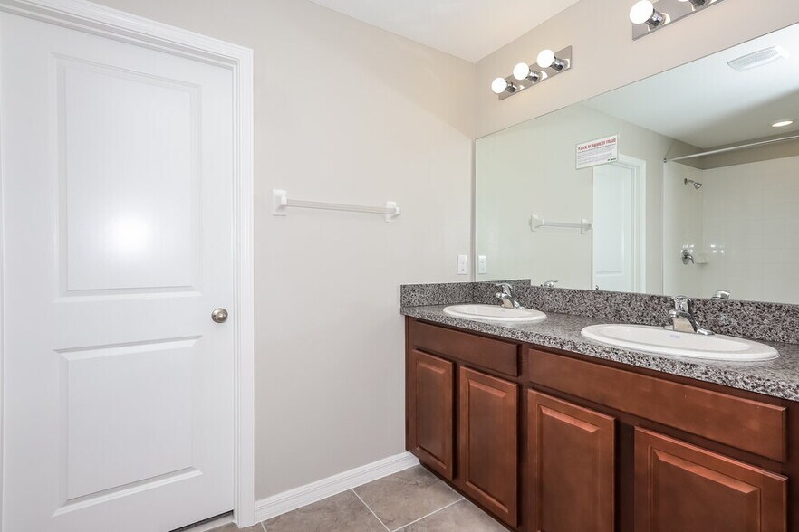 Building Photo - 13903 Arbor Pines Dr
