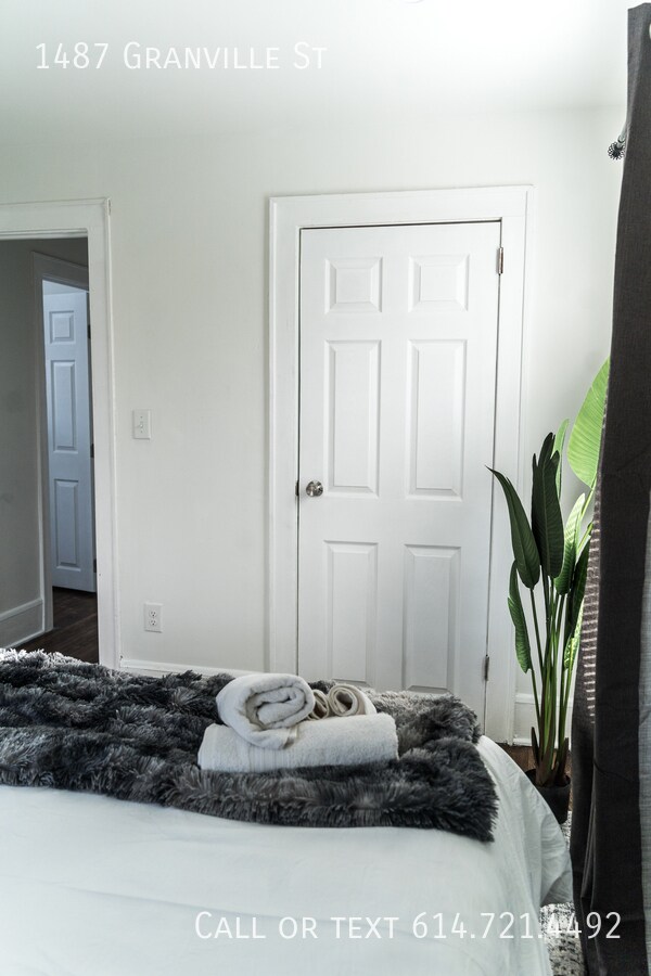 Building Photo - 1487 Granville St