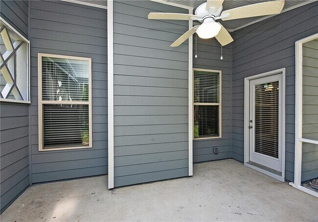 Building Photo - 7490 Silk Tree Pointe