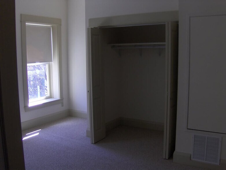 Building Photo - 2215 Market St