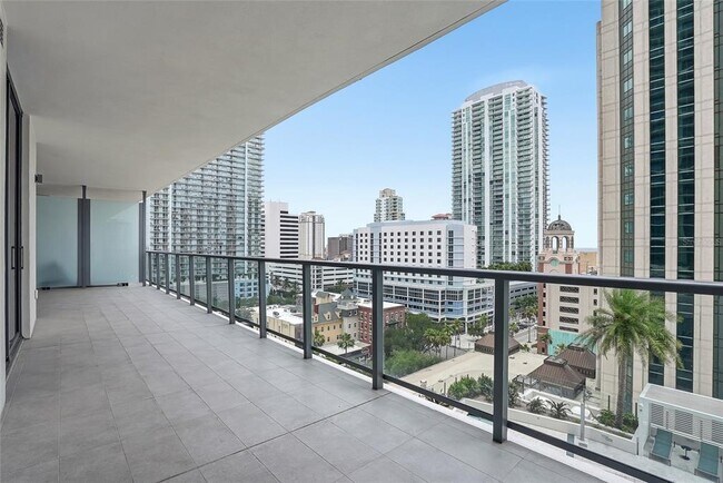 Building Photo - 275 1st Ave S