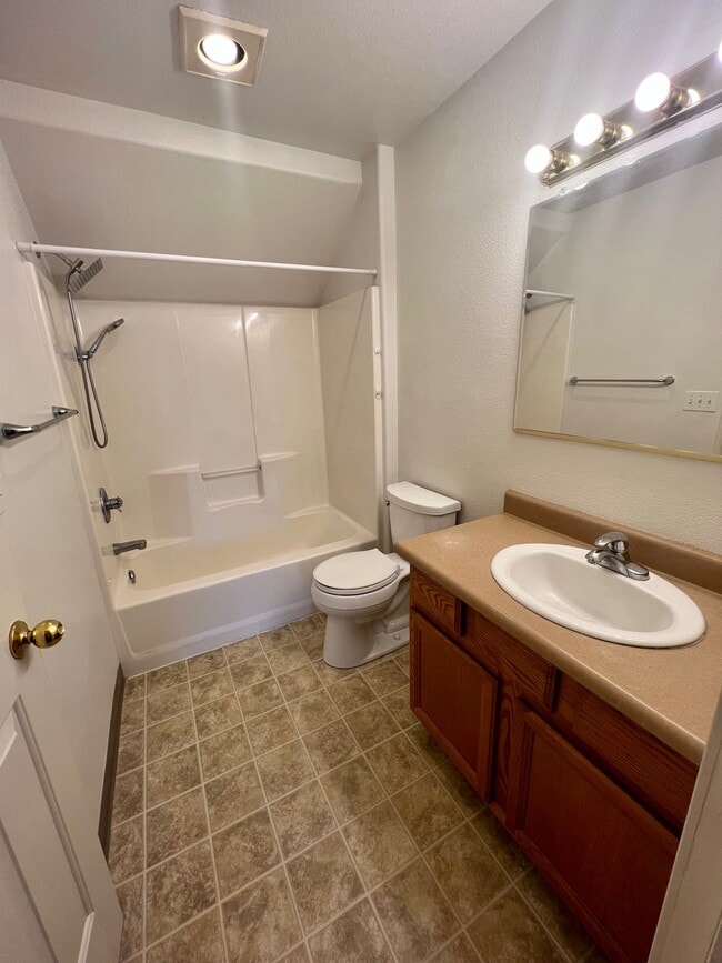 Building Photo - 1290 Clearsprings Dr