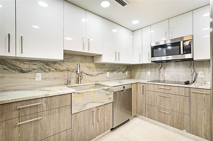 Building Photo - 2800 N Ocean Dr