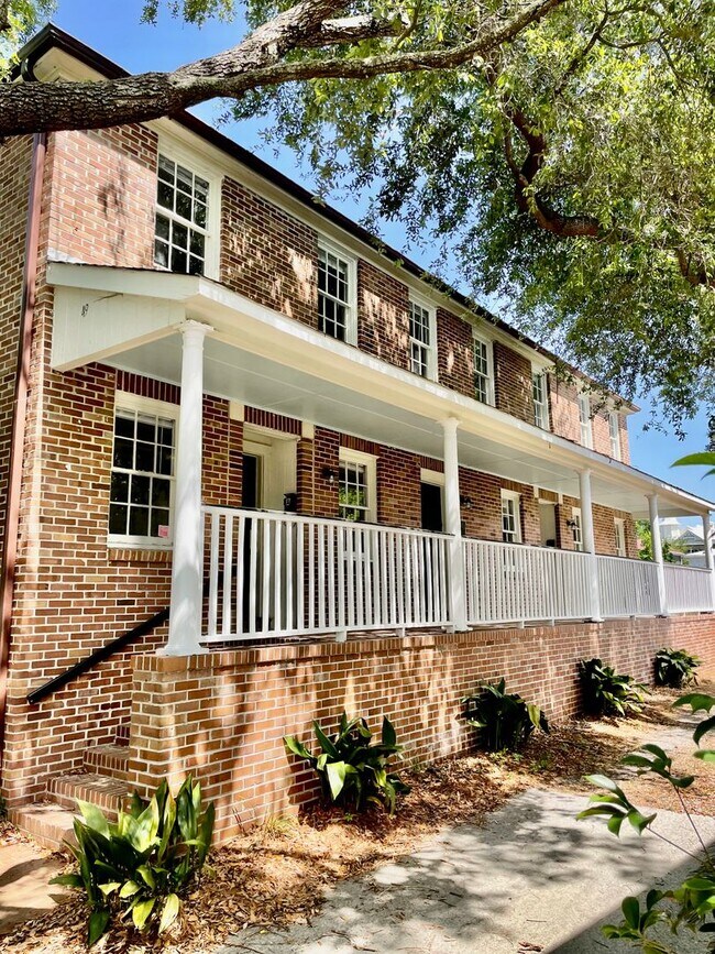 Building Photo - 49 Radcliffe St