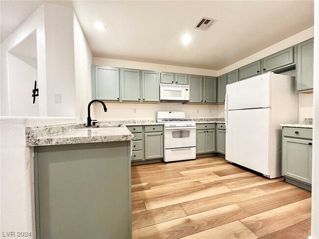 Building Photo - 9291 Hollander Ave