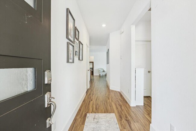 Building Photo - 700 Legends Ln