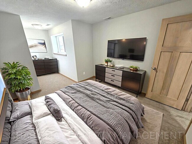 Building Photo - Tunis Drive Townhomes