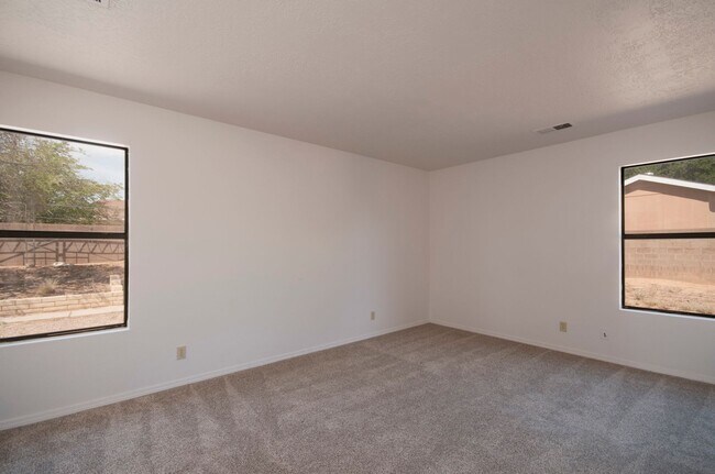 Building Photo - Amazing 3 Bedroom in Central Rio Rancho!