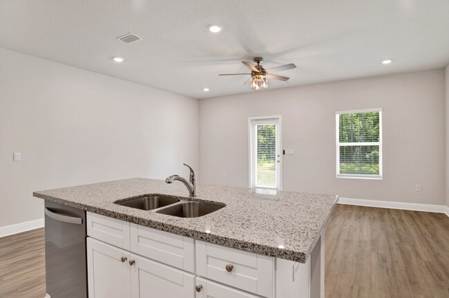 Building Photo - New Townhome near UWF and Nine Mile Rd