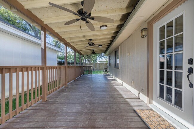 Building Photo - 15531 Knollglade