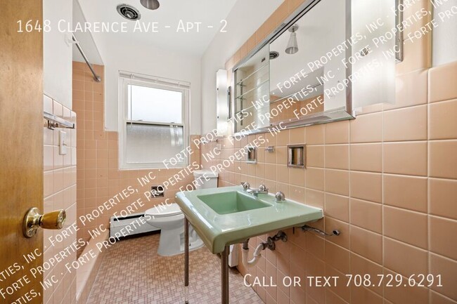 Building Photo - Massive 4-Bed, 2-Bath Apartment in Berwyn ...