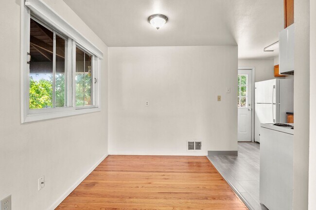 Building Photo - Amazing Northwest Rancher