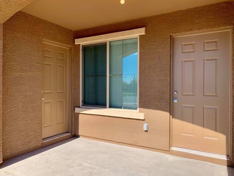 Building Photo - 10402 N 9th Ave