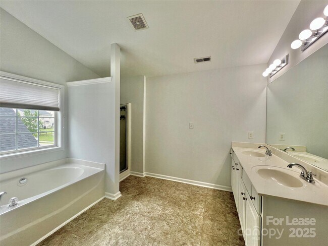 Building Photo - 5717 Lindley Crescent Dr