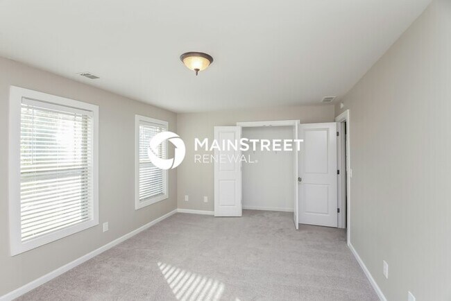 Building Photo - 4 Bedroom Pet-Friendly Home in Douglasville, GA with Main Street Renewal