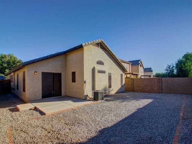 Building Photo - 12613 W Reade Ave