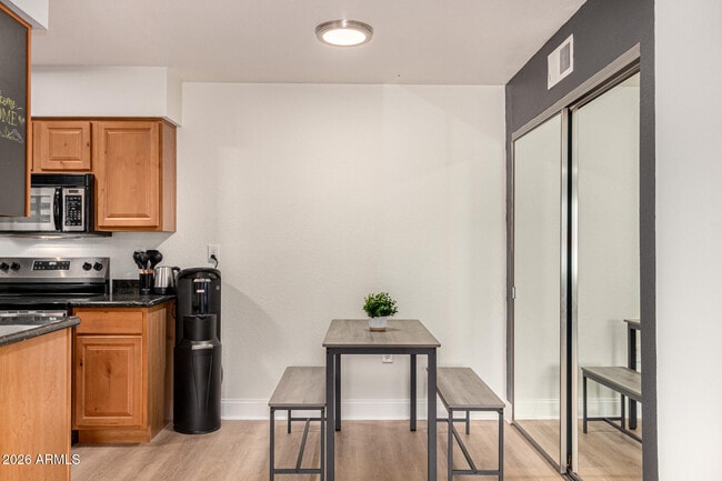 Building Photo - 5877 N Granite Reef Rd