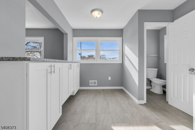 Building Photo - 415 Highland Pl