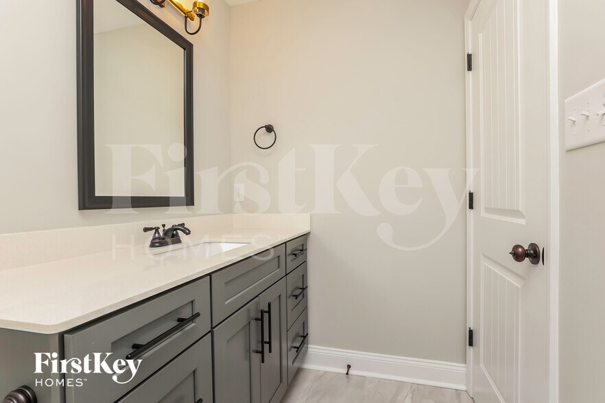 Building Photo - 516 Dexter Dr