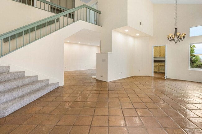 Building Photo - Stunning Home for Rent in Tierra Mesa, Sorrento Valley