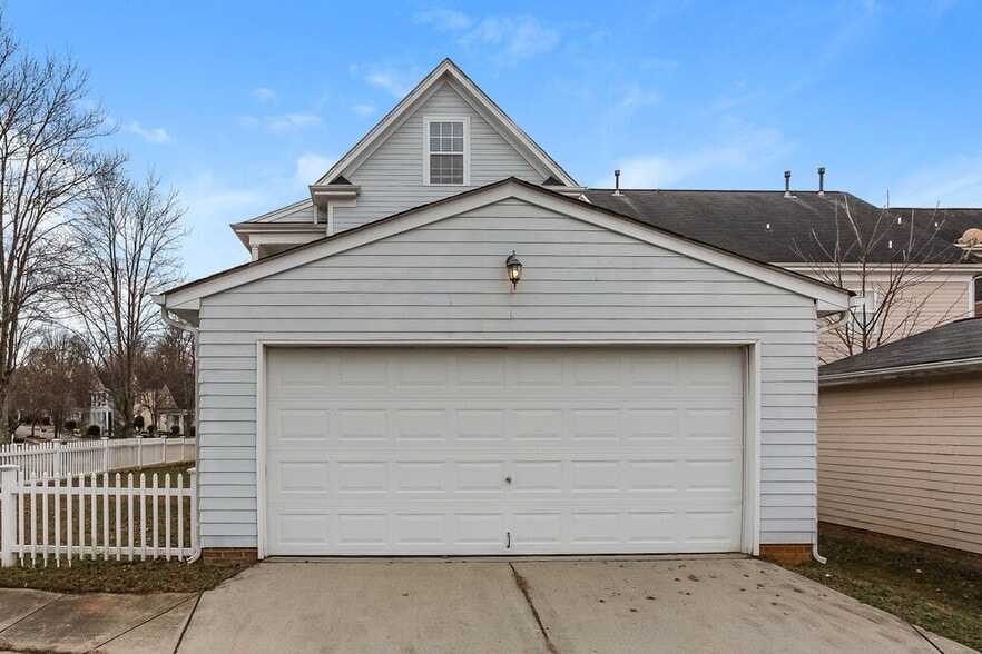 Building Photo - 13804 Connell Green Dr