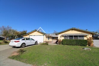 Building Photo - Charming 3bd/2ba Foothill Farms Home With 2 Car Garage!