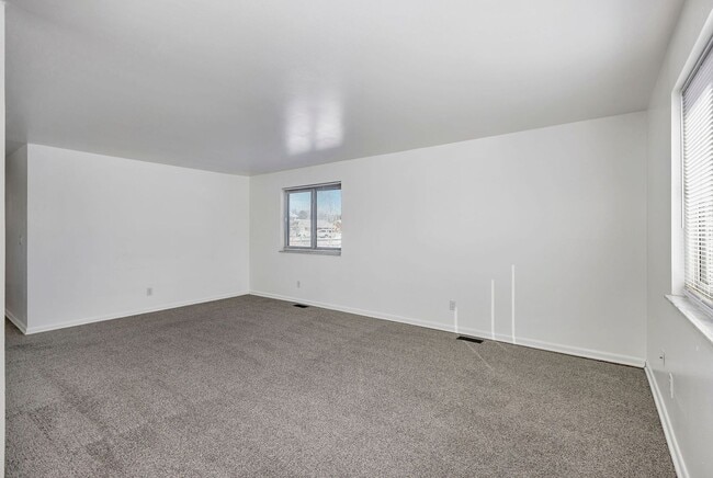 Building Photo - Newly Renovated