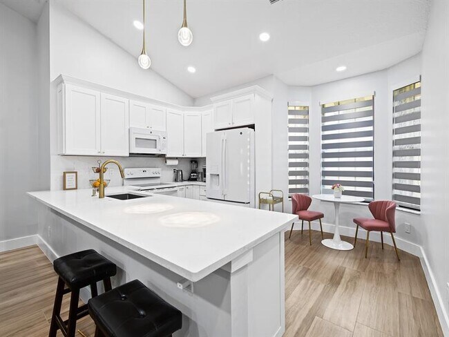 Building Photo - 8292 Waterline Dr