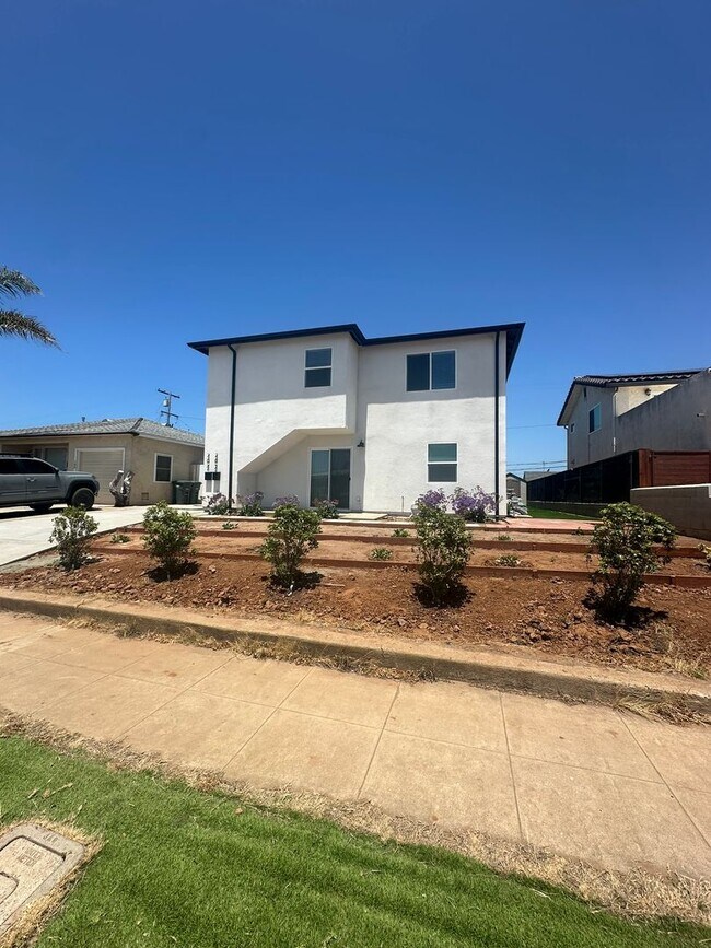 Building Photo - 202-204 Calla Avenue