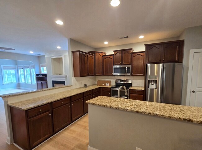 Building Photo - 8014 Ladys Secret Dr