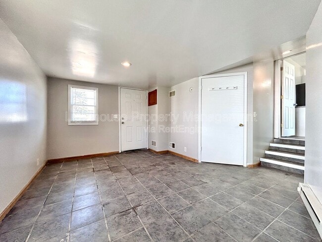 Building Photo - 527 Ferndale Ave NW