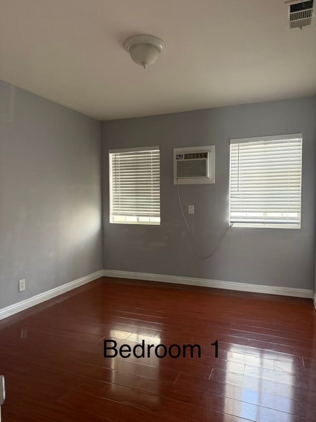 Building Photo - Jaguar Chan - R729-1617