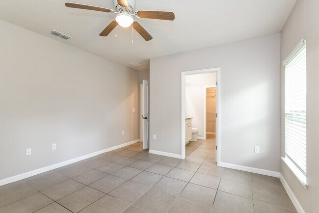 Building Photo - 956 Louvre Ct