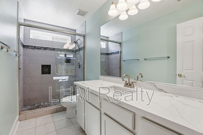 Building Photo - 1146 S Larkspur St