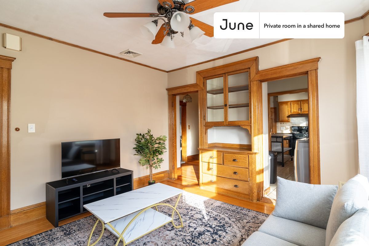 Building Photo - Room in Shared 5 bed/2 bath home