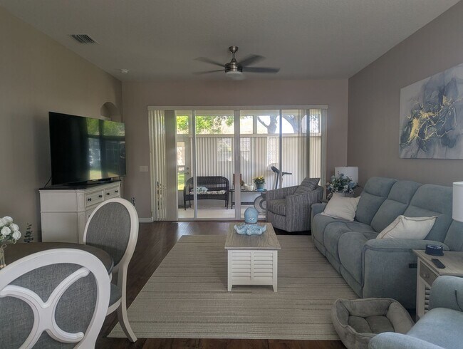 Building Photo - Lovely 2 bedroom, 1 bath home located in the beautiful community of the Legacy of Leesburg