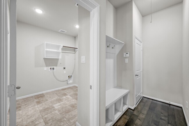 Building Photo - 2807 Jehlon Ln