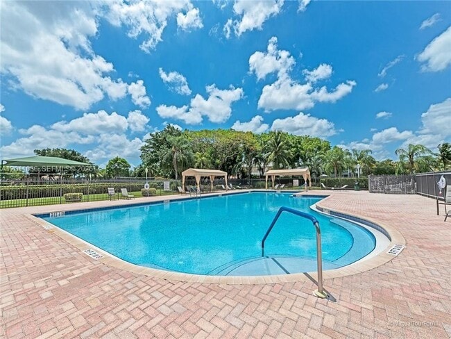 Building Photo - 897 Briar Ridge Rd