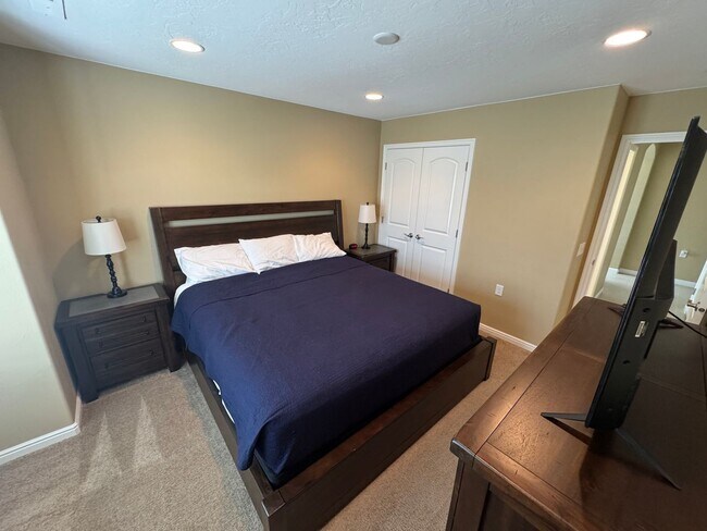 Building Photo - Beautiful 2 Bed / 2 Bath Home in Sun River 55+ Community!!