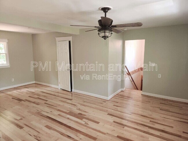 Building Photo - 488 Lake Hosea Dr