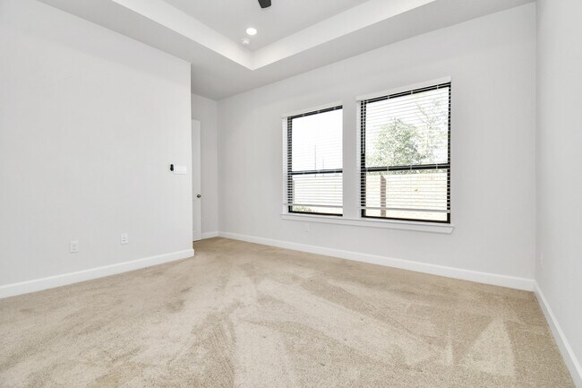 Building Photo - 1535 Park Path Dr