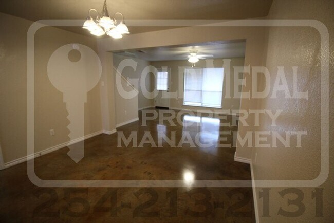 Building Photo - 4008 Cambridge Dr